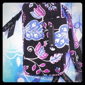 Brand New Vera Bradley Smartphone Wristlet 2.0